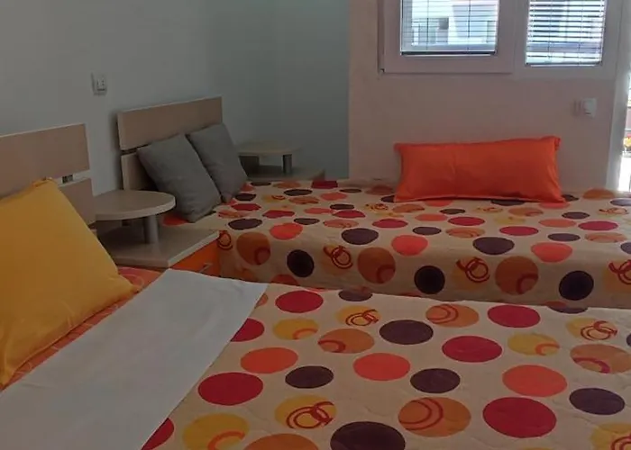 Lazo\'S Apartments