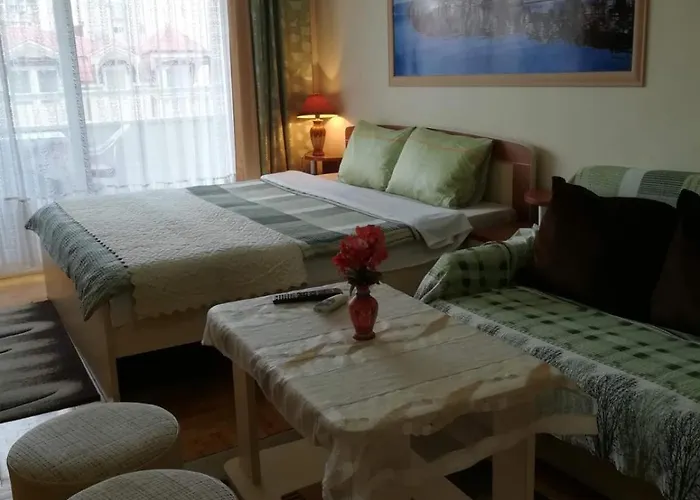 Lazo\'S Apartments