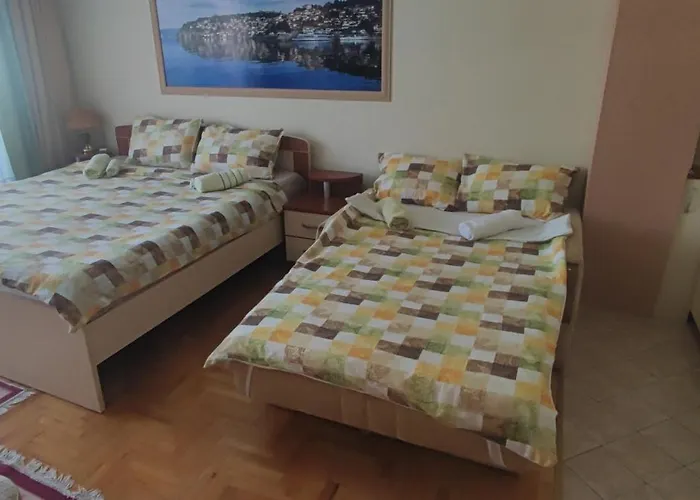 Lazo\'S Apartments